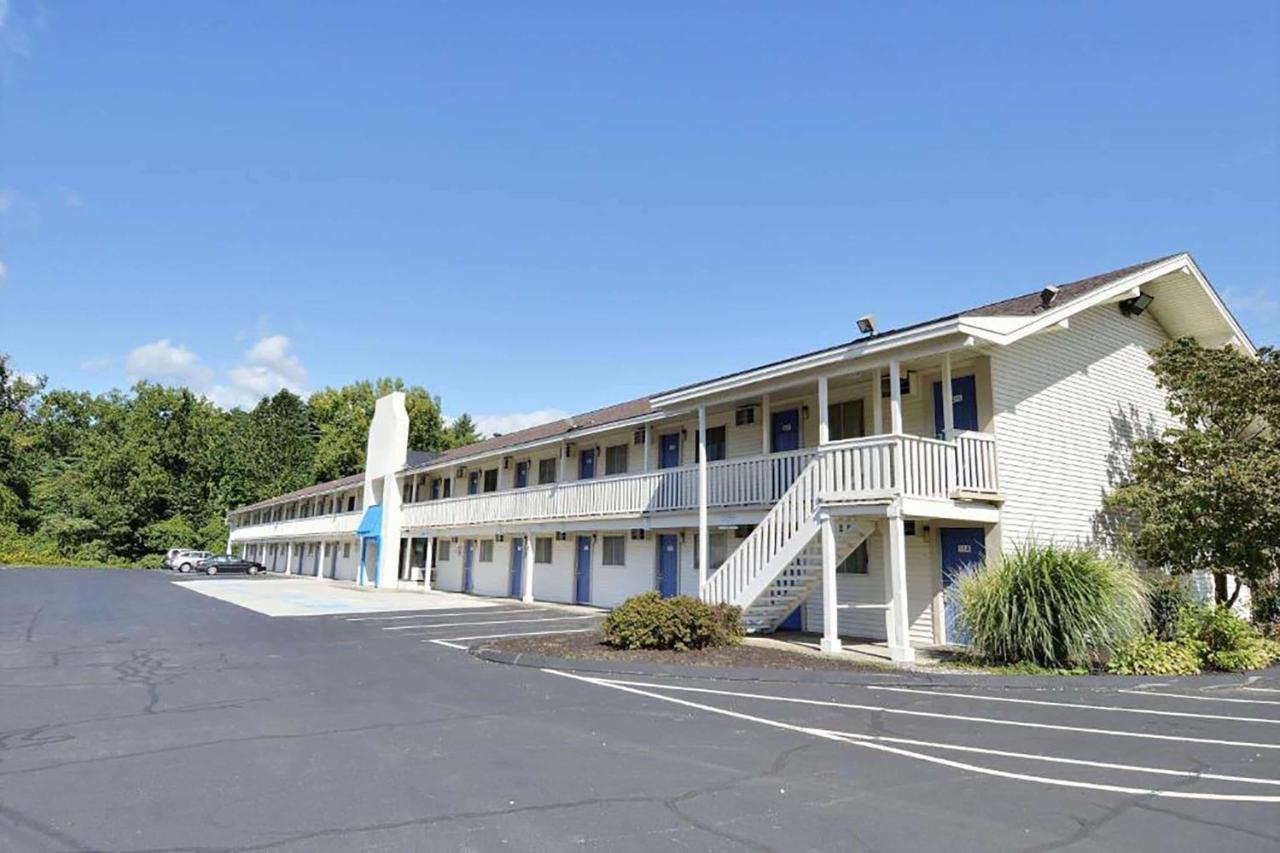 Travelodge By Wyndham Brattleboro Vt Exterior photo