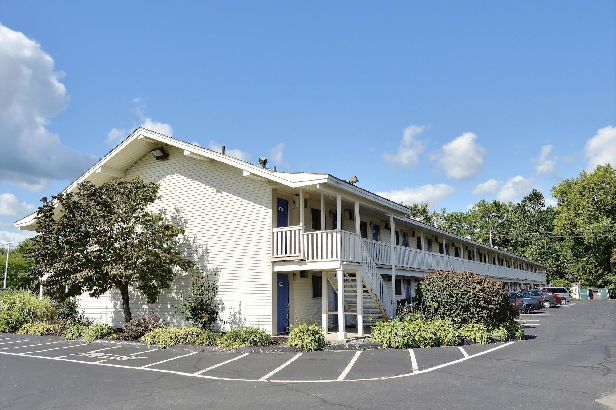 Travelodge By Wyndham Brattleboro Vt Exterior photo