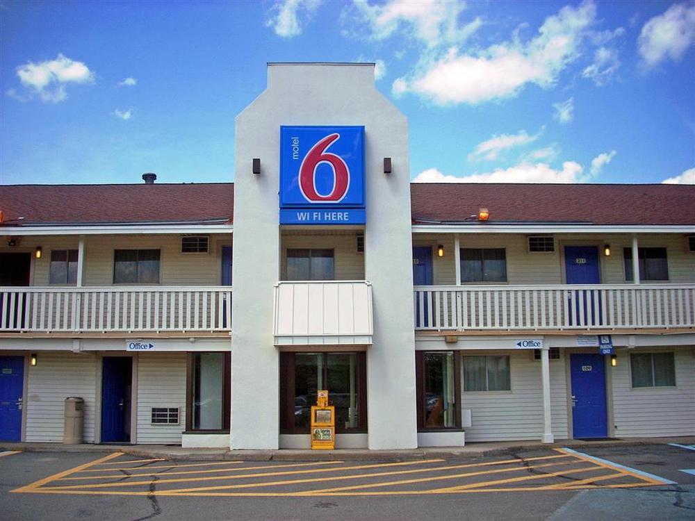 Travelodge By Wyndham Brattleboro Vt Exterior photo