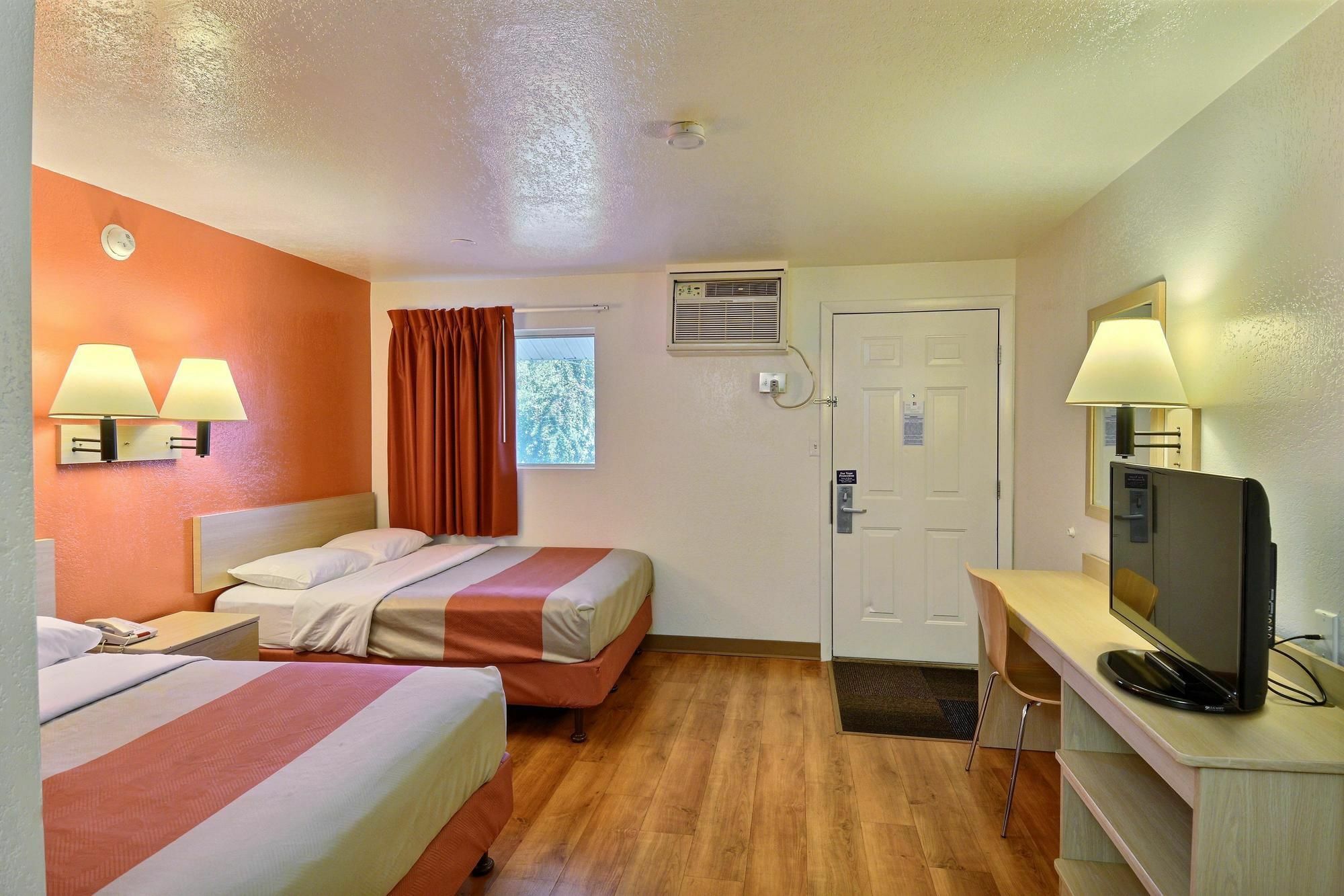 Travelodge By Wyndham Brattleboro Vt Exterior photo